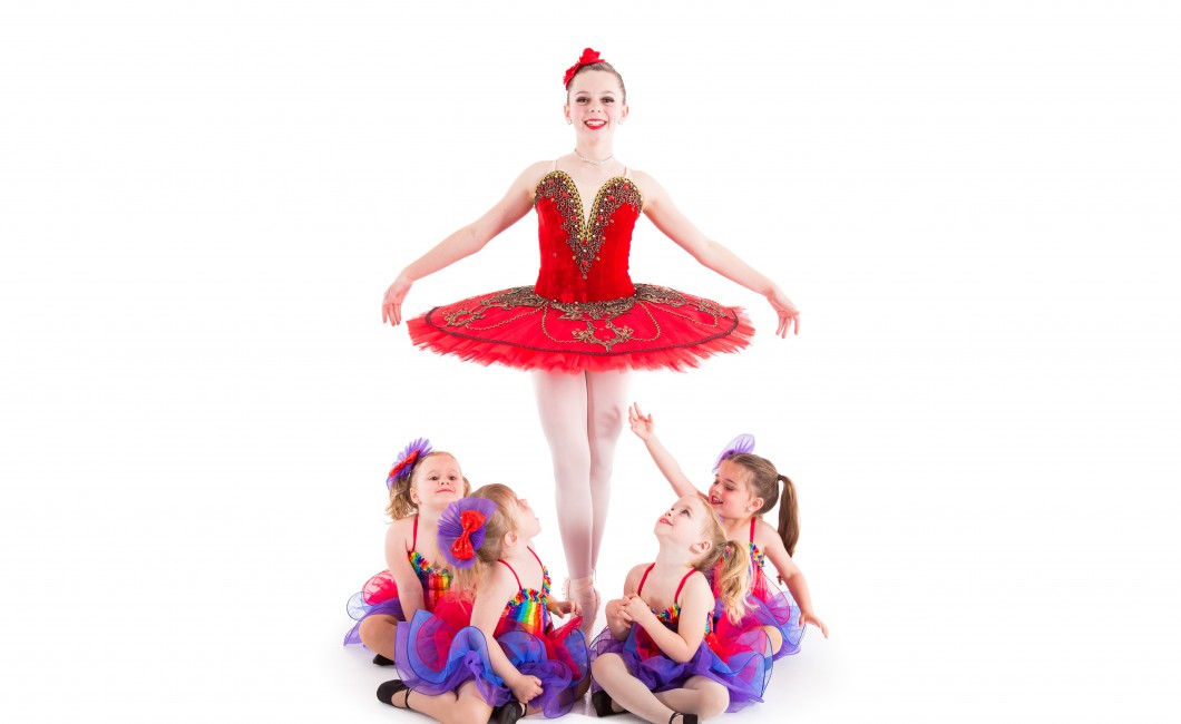 ballerina with little dancers